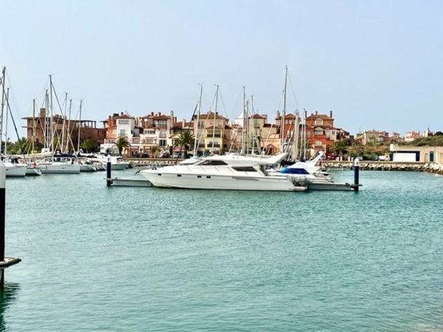 Gatu Sherry, Junto Puerto Deportivo Y Playa " Preferente Mayores De 25 Anos Y Familias " إل بويرتو دي سانتا ماريا المظهر الخارجي الصورة